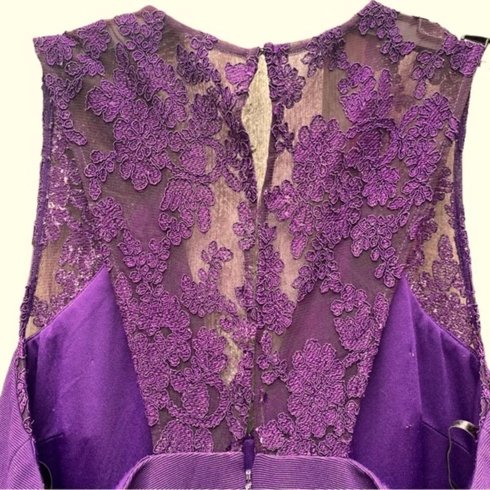 J S Collection Lace Gown Size Small - Picture 5 of 6